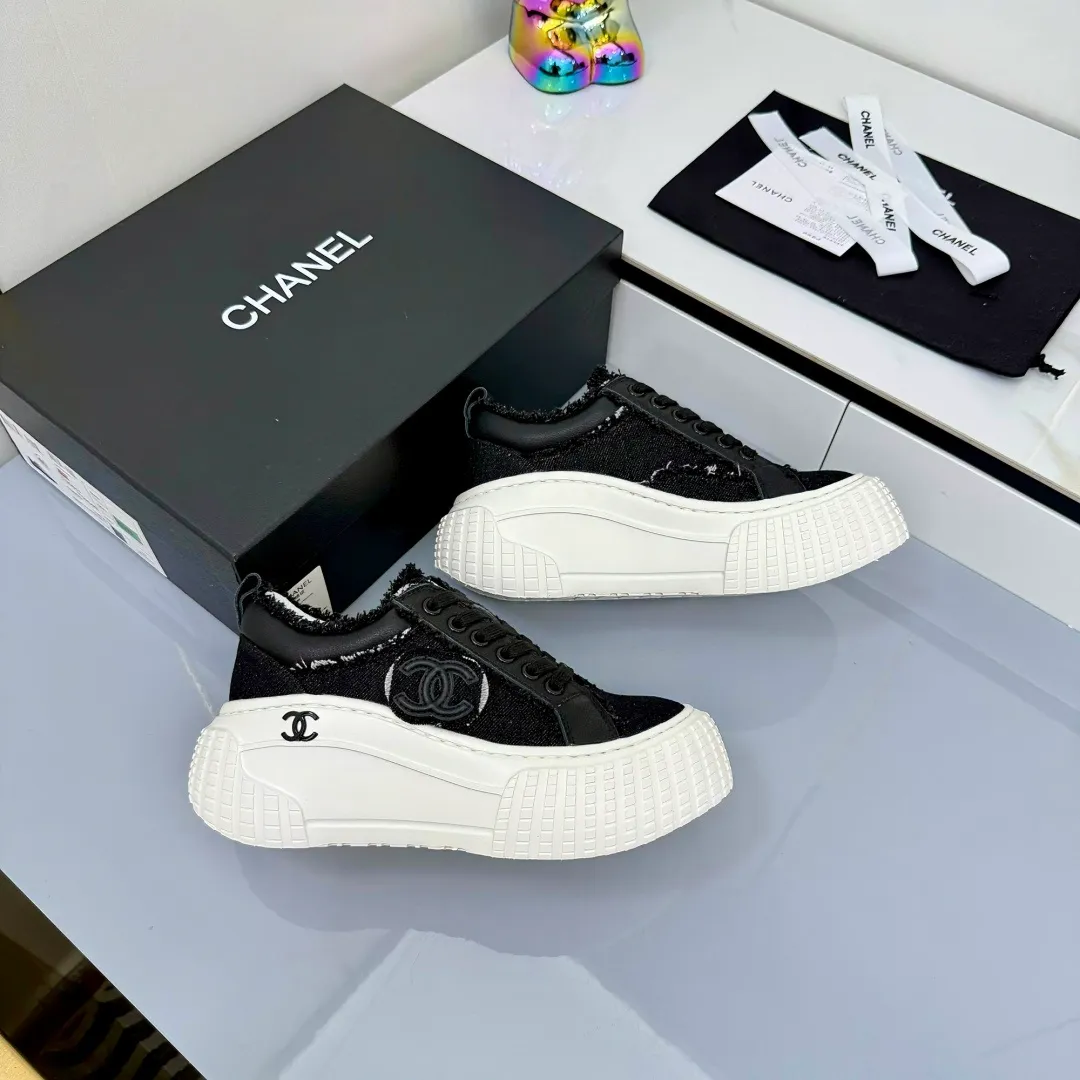 👟👟Ex-factory price 640👟👟 Chanel bread shoes ~ original calfskin panda shoes Chanel 25C latest hot style panda black and white sports shoes casual sneakers Xiaoxiang hot item classic black and white panda color coco girls must pay Fabric: original custom mixed sheepskin lining: original imported breathable mesh lining outsole: Original molded rubber + TPU combination Size: Women's 35-41 Buy now👉
